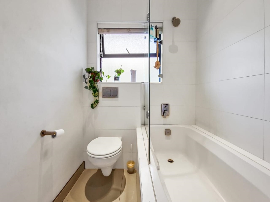1 Bedroom Property for Sale in Vredehoek Western Cape